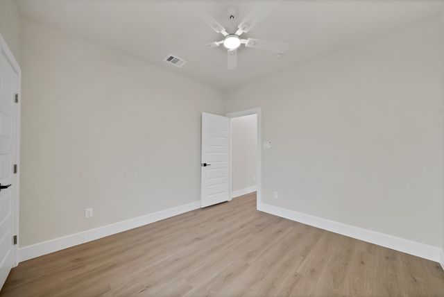 905 N Trinity Street, Decatur, TX 76234