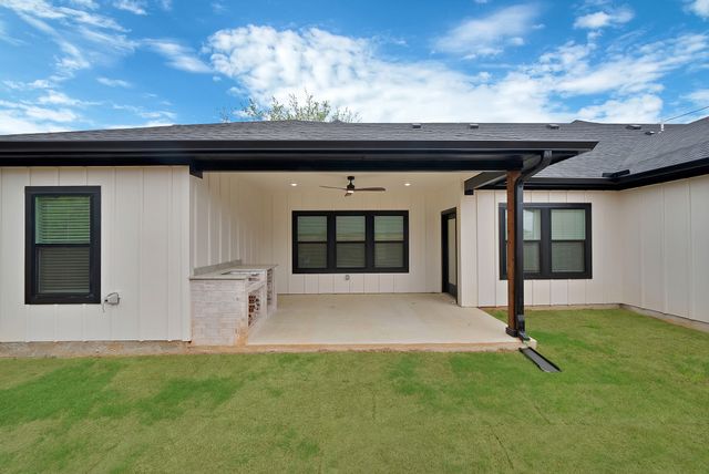 905 N Trinity Street, Decatur, TX 76234