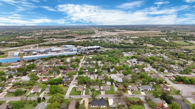 905 N Trinity Street, Decatur, TX 76234