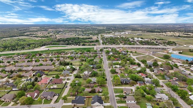 905 N Trinity Street, Decatur, TX 76234