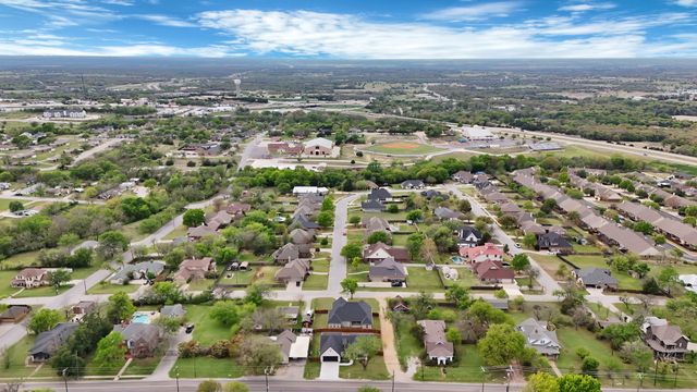 905 N Trinity Street, Decatur, TX 76234