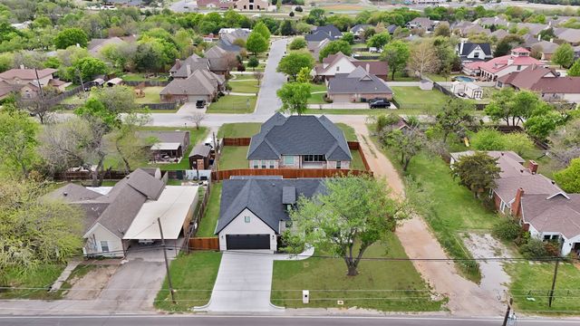 905 N Trinity Street, Decatur, TX 76234