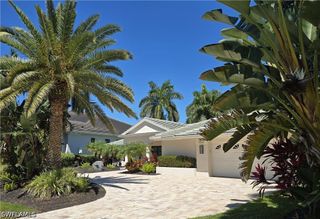 557 Parkwood LN, Naples, FL 34103