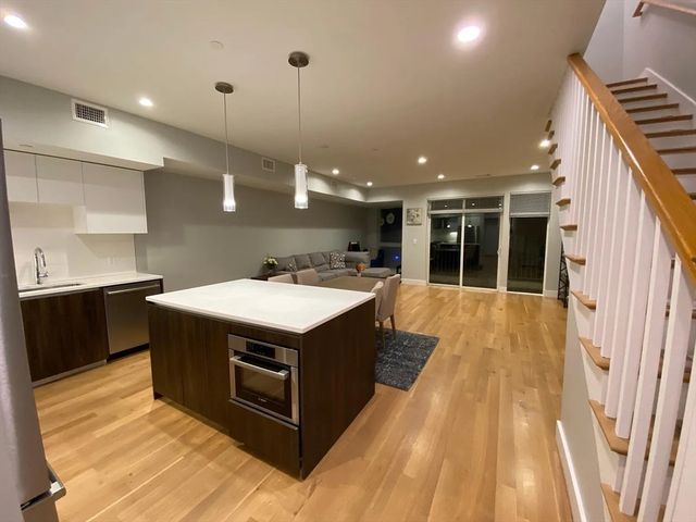 260 Beacon St 205, Somerville, MA 02143