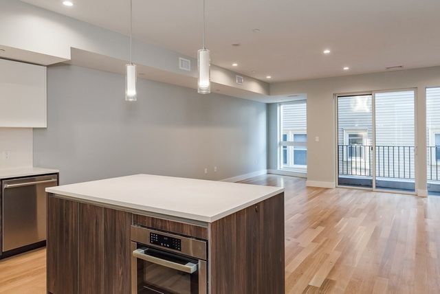 260 Beacon St 205, Somerville, MA 02143