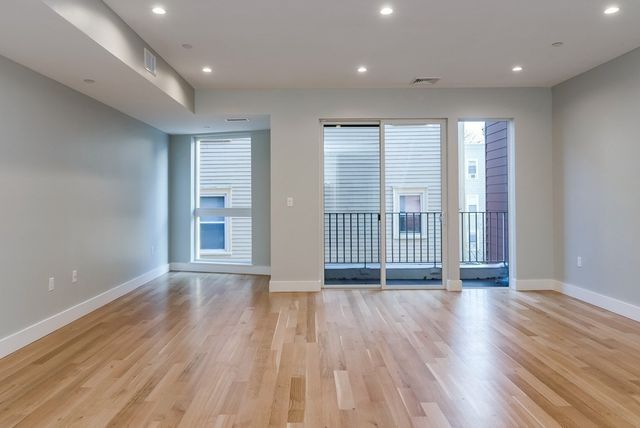 260 Beacon St 205, Somerville, MA 02143