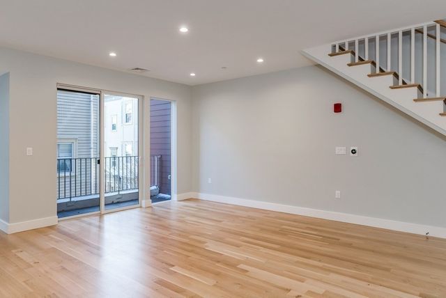 260 Beacon St 205, Somerville, MA 02143