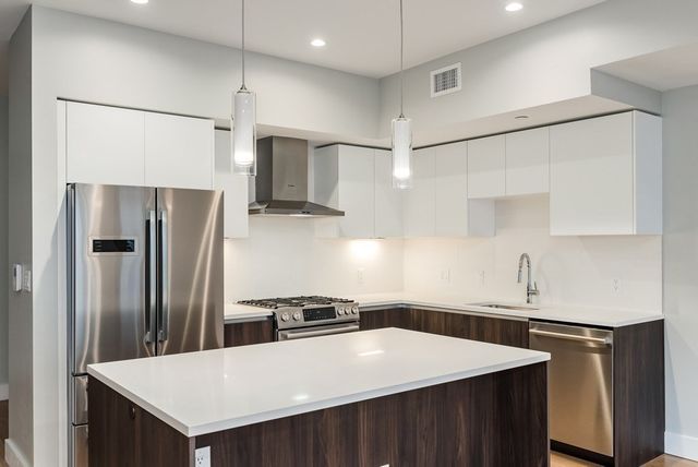 260 Beacon St 205, Somerville, MA 02143