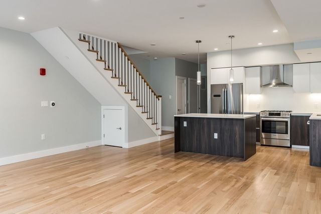260 Beacon St 205, Somerville, MA 02143