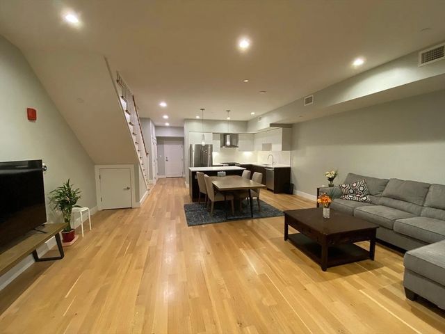 260 Beacon St 205, Somerville, MA 02143