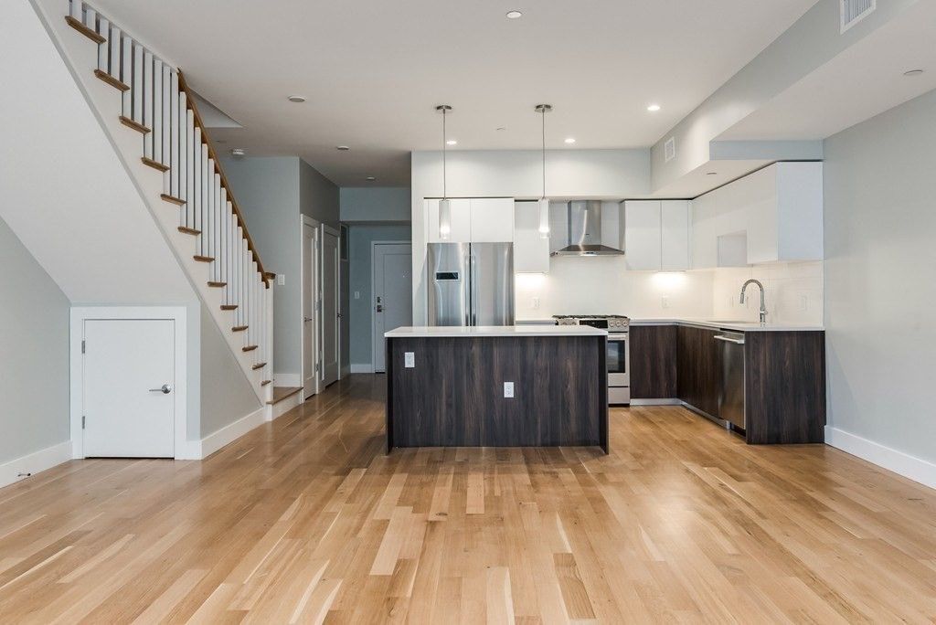 260 Beacon St 205, Somerville, MA 02143