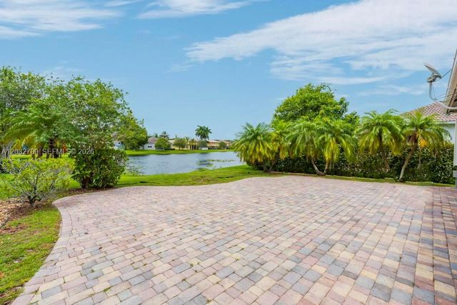 19301 Seneca Avenue, Weston, FL 33332