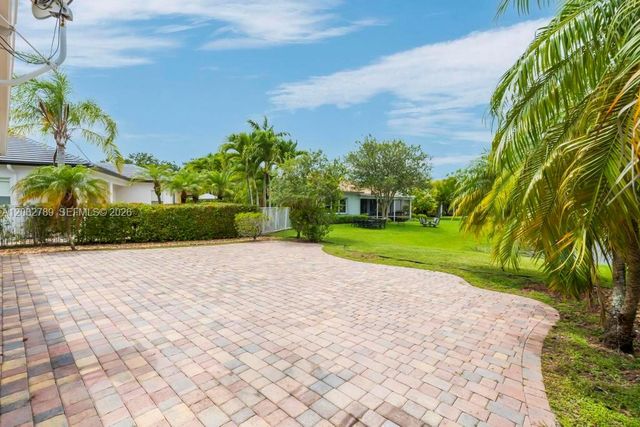 19301 Seneca Avenue, Weston, FL 33332