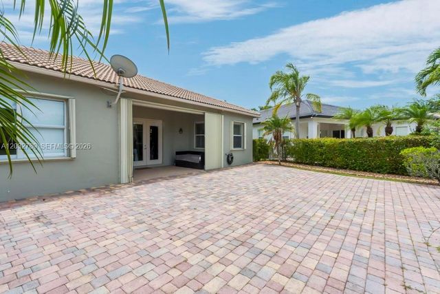 19301 Seneca Avenue, Weston, FL 33332