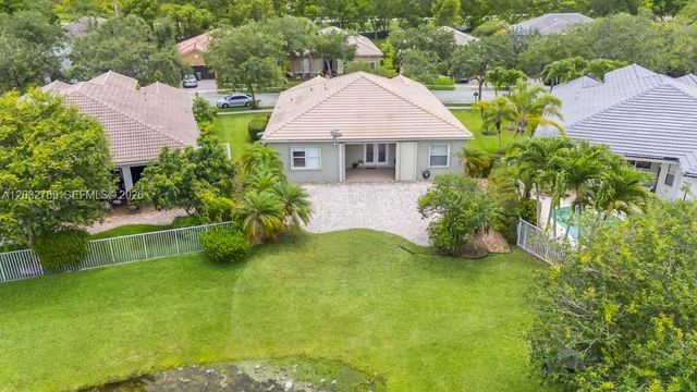 19301 Seneca Avenue, Weston, FL 33332