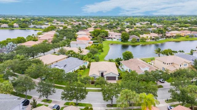 19301 Seneca Avenue, Weston, FL 33332
