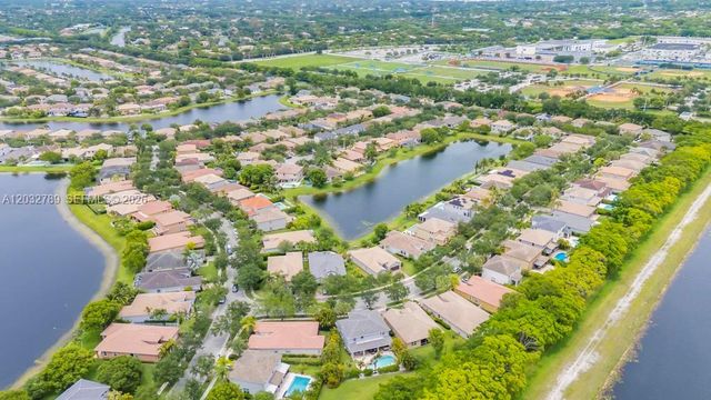 19301 Seneca Avenue, Weston, FL 33332