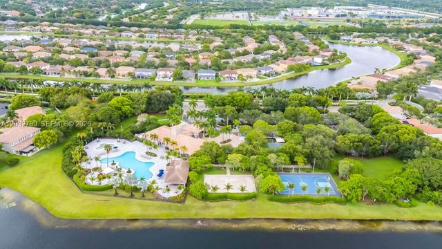 19301 Seneca Avenue, Weston, FL 33332
