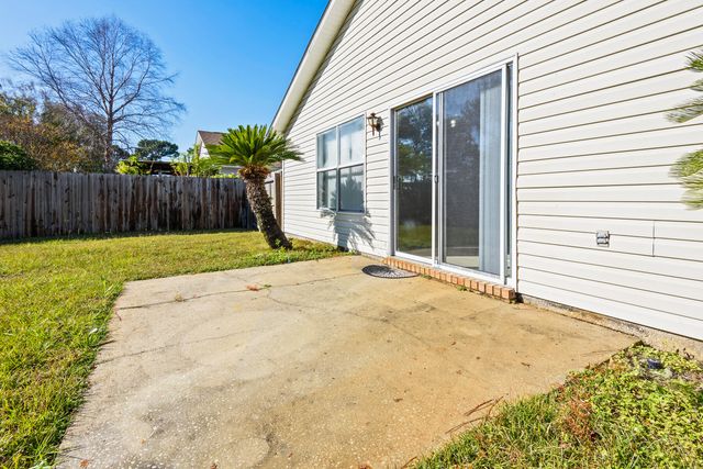 9523 Parker Place Drive, Navarre, FL 32566