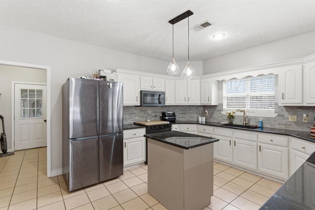 915 CLIFFTVIEW RD, Bolivar, TN 38008