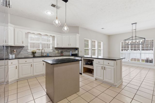 915 CLIFFTVIEW RD, Bolivar, TN 38008