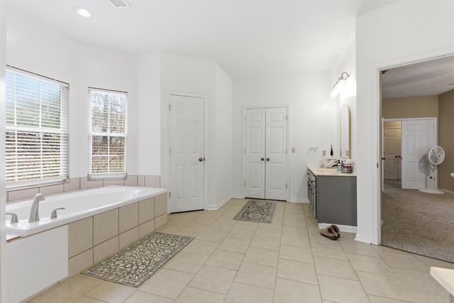 915 CLIFFTVIEW RD, Bolivar, TN 38008