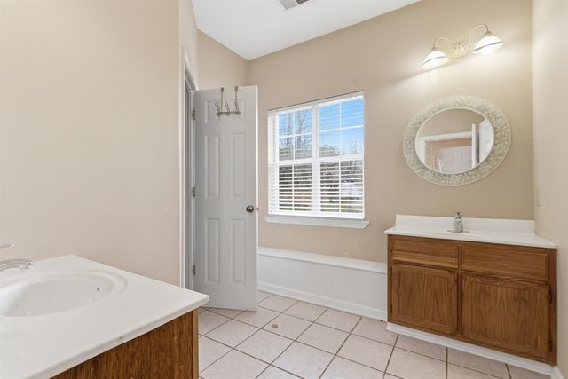 915 CLIFFTVIEW RD, Bolivar, TN 38008