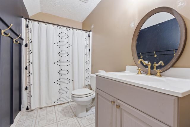 915 CLIFFTVIEW RD, Bolivar, TN 38008