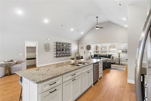 1266 Cassia Street, Tontitown, AR 72762