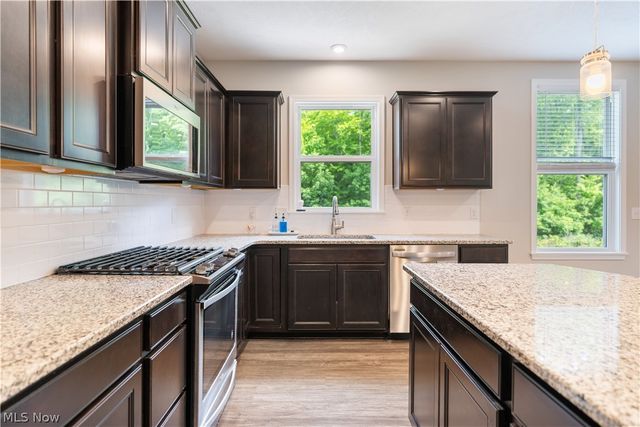 1720 Cobham Lane, Wadsworth, OH 44281