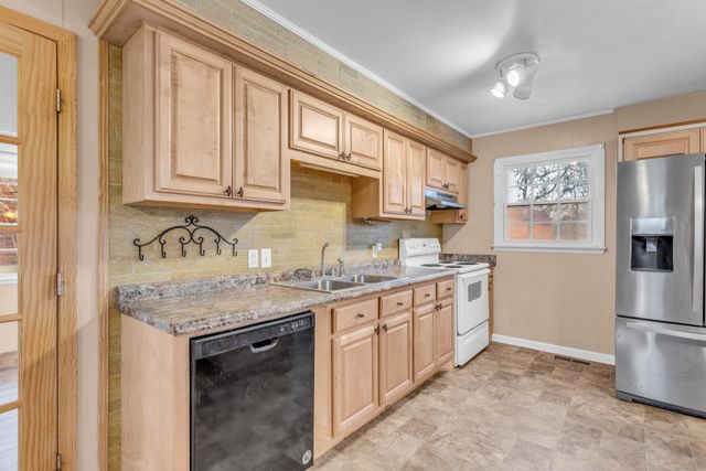 603 Douglas Ave, Lewisburg, TN 37091