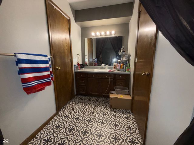 7660 S Oak Drive, Indianapolis, IN 46227