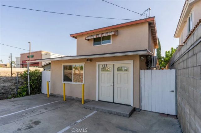 805 N Euclid Street, Santa Ana, CA 92703