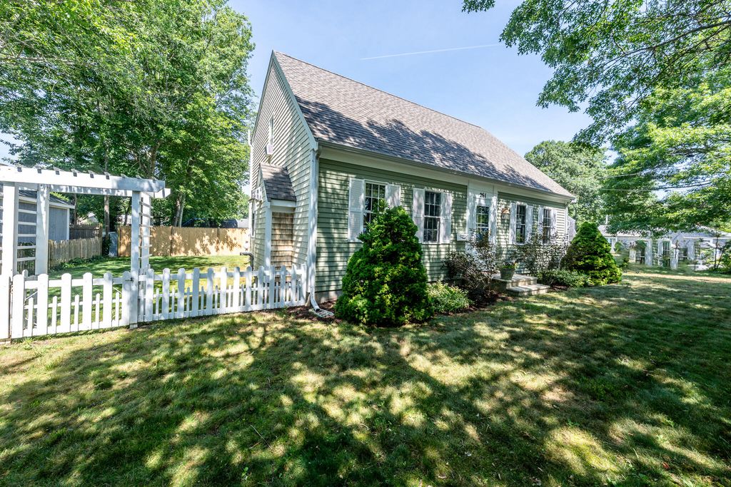 261 Seacoast Shores Boulevard, East Falmouth, MA 02536
