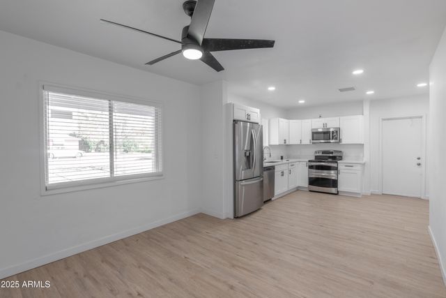 1721 W EARLL Drive, Phoenix, AZ 85015