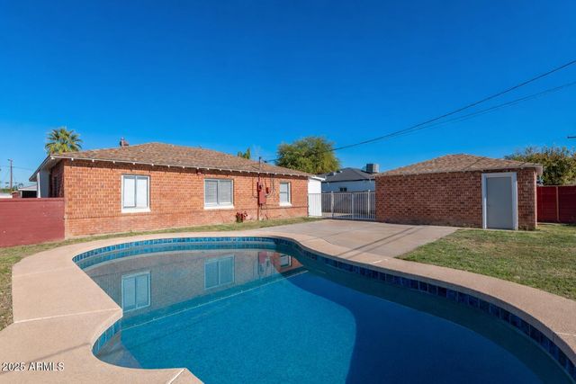 1721 W EARLL Drive, Phoenix, AZ 85015