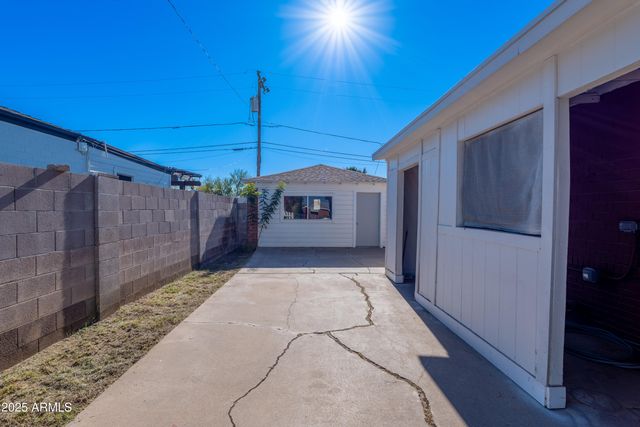 1721 W EARLL Drive, Phoenix, AZ 85015