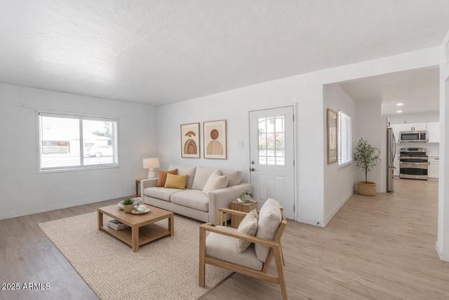 1721 W EARLL Drive, Phoenix, AZ 85015