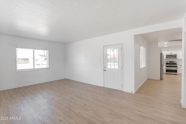 1721 W EARLL Drive, Phoenix, AZ 85015