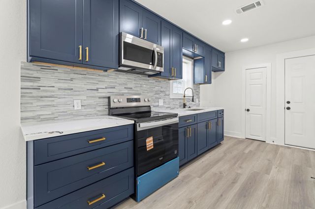 2817 Winbern Street, Houston, TX 77004