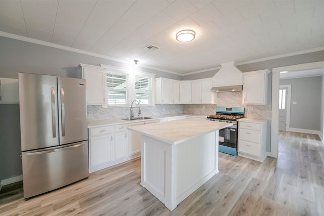 5543 Bayou Black Dr, Gibson, LA 70356