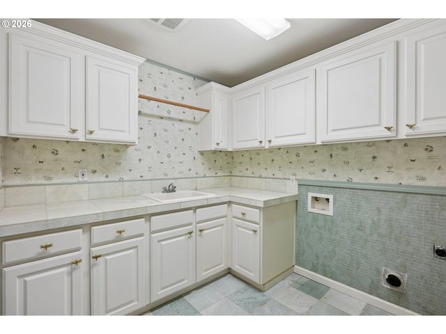 1231 Nw MAYFIELD Rd, Portland, OR 97229