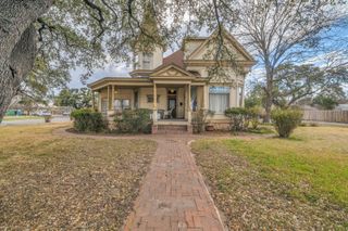 606 S Key Ave, Lampasas, TX 76550