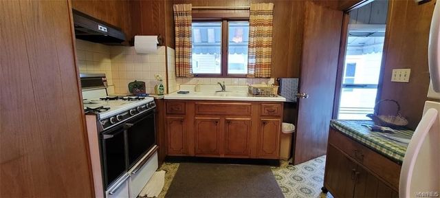 1016 Elm Street, Shelby, NY 14103