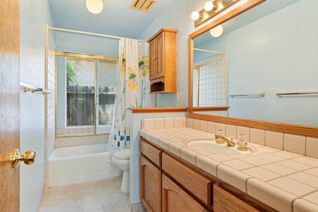 11557 Bear Valley Ct, Gold River, CA 95670