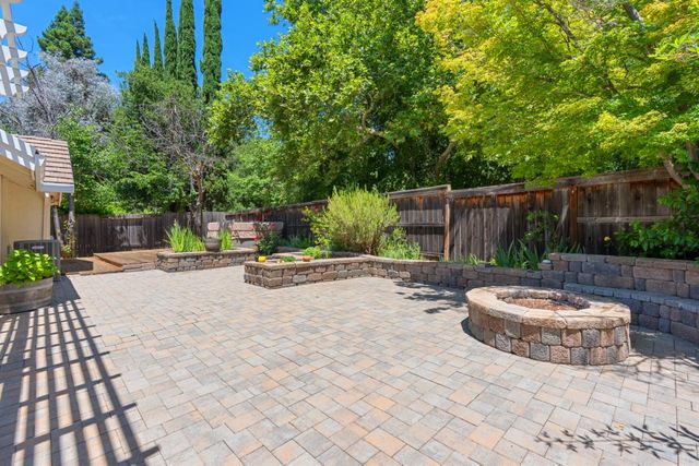 11557 Bear Valley Ct, Gold River, CA 95670