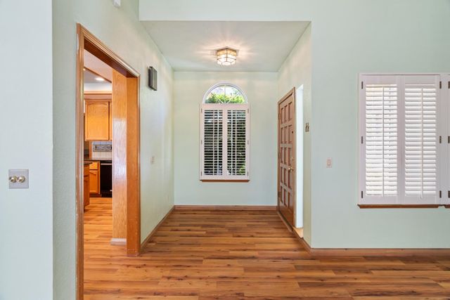 11557 Bear Valley Ct, Gold River, CA 95670