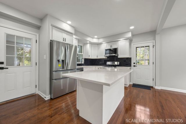 1302 S Luther Avenue, Lombard, IL 60148