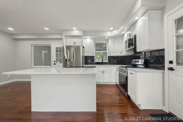 1302 S Luther Avenue, Lombard, IL 60148