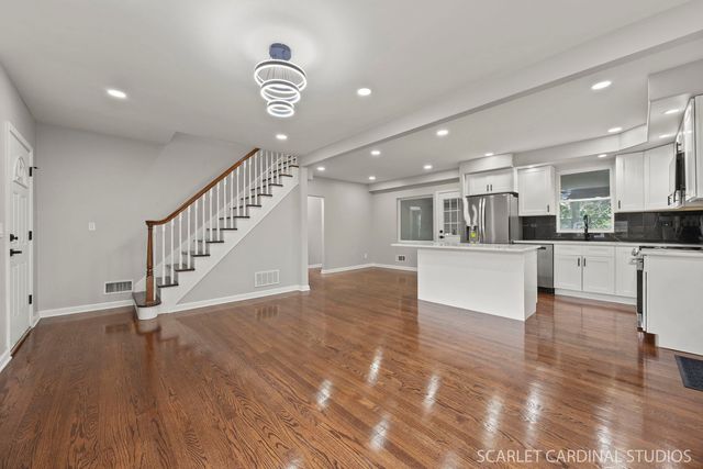 1302 S Luther Avenue, Lombard, IL 60148